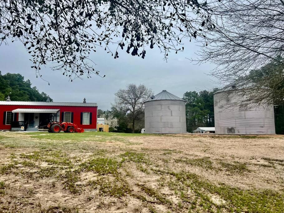 Hot Tub, Fire Ring And A Large Family Kitchen! Vila Navasota Exterior foto